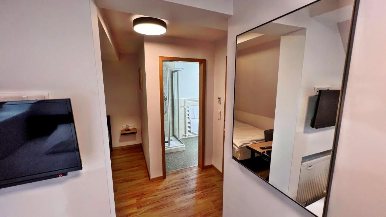 Hotel Zu Den Drei Kronen زيلينغنشتات المظهر الخارجي الصورة
