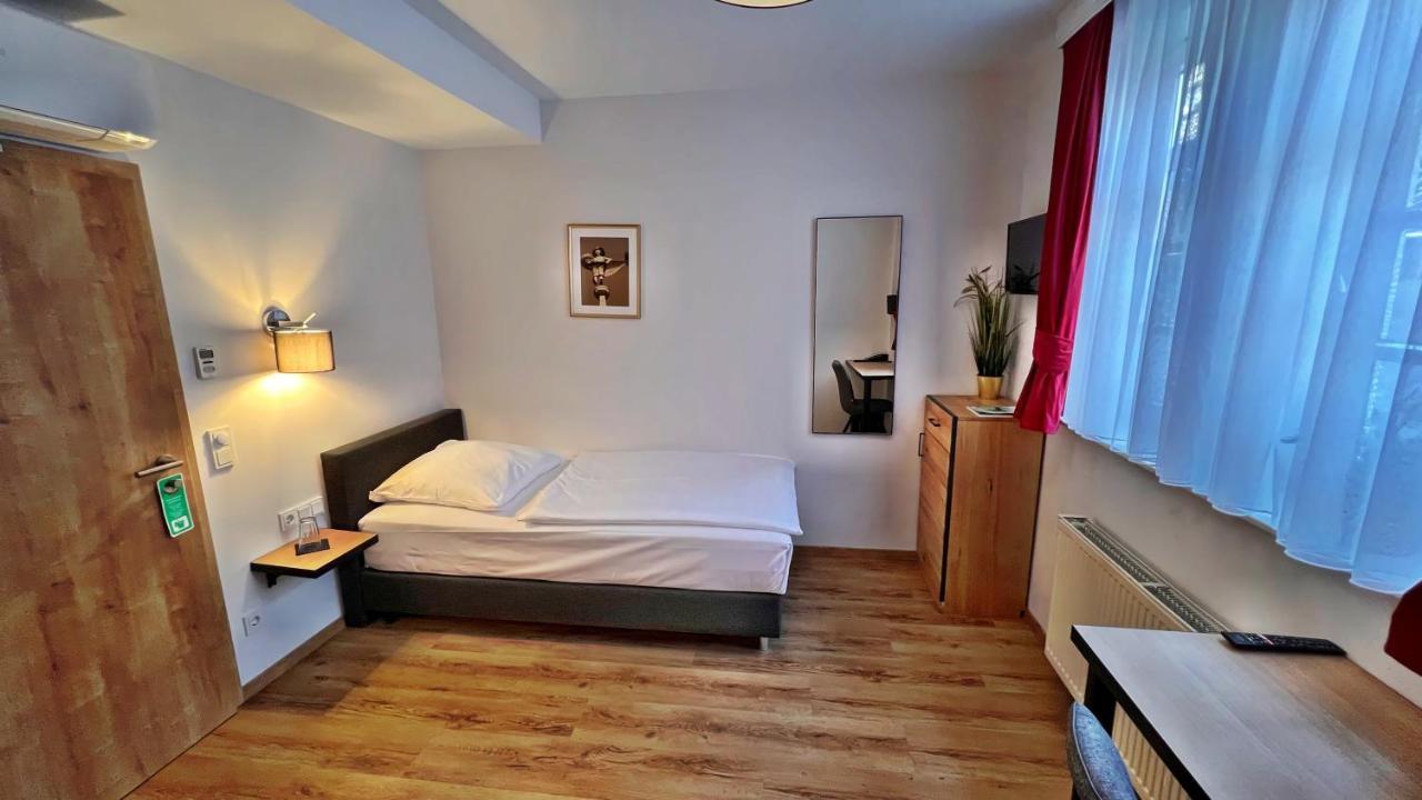 Hotel Zu Den Drei Kronen زيلينغنشتات المظهر الخارجي الصورة