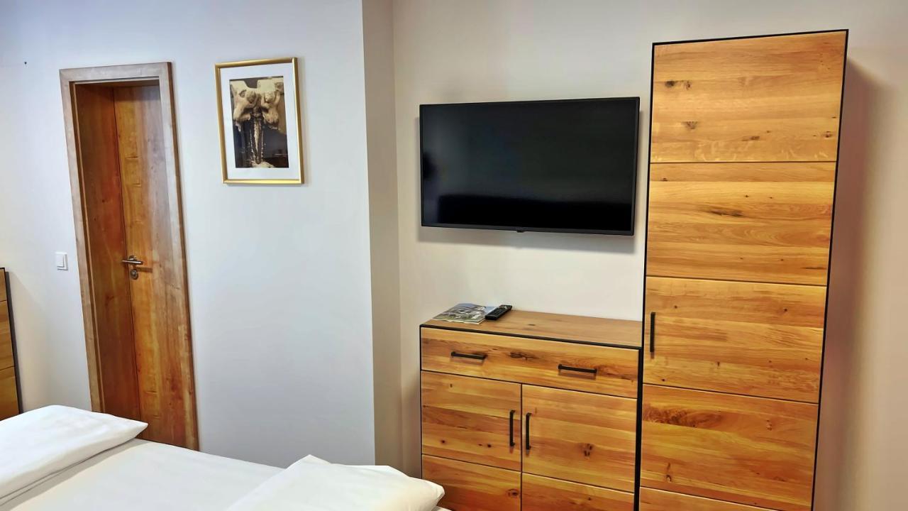 Hotel Zu Den Drei Kronen زيلينغنشتات المظهر الخارجي الصورة
