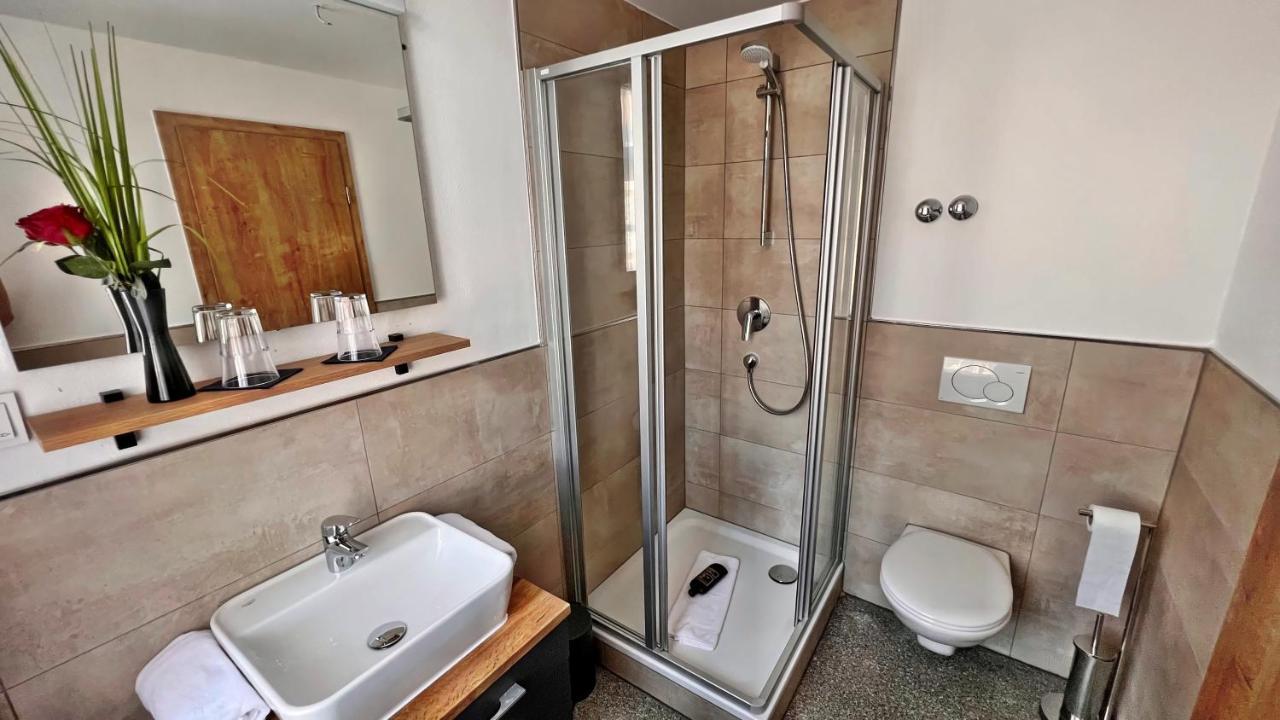 Hotel Zu Den Drei Kronen زيلينغنشتات المظهر الخارجي الصورة