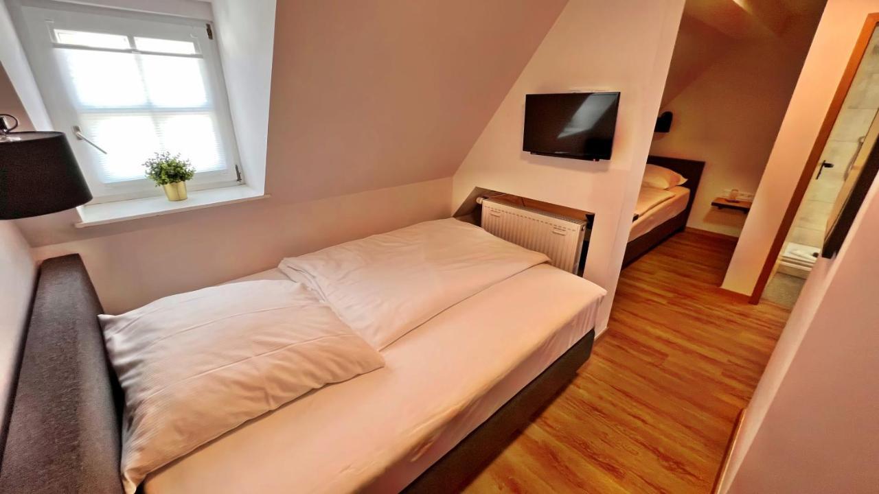 Hotel Zu Den Drei Kronen زيلينغنشتات المظهر الخارجي الصورة