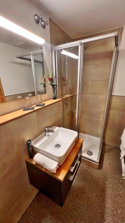 Hotel Zu Den Drei Kronen زيلينغنشتات المظهر الخارجي الصورة