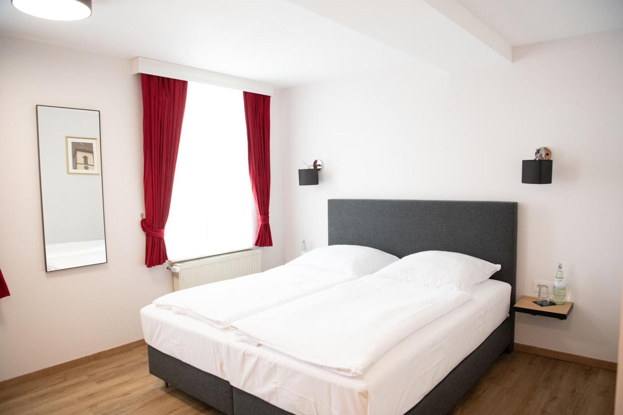 Hotel Zu Den Drei Kronen زيلينغنشتات المظهر الخارجي الصورة